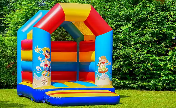 Inflatable bounce house